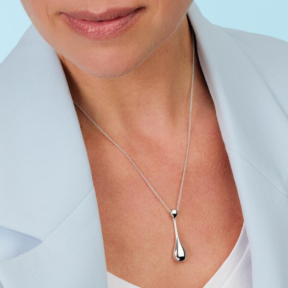 Kit Heath Coast Pebbles Smooth Elegant Necklace model shot