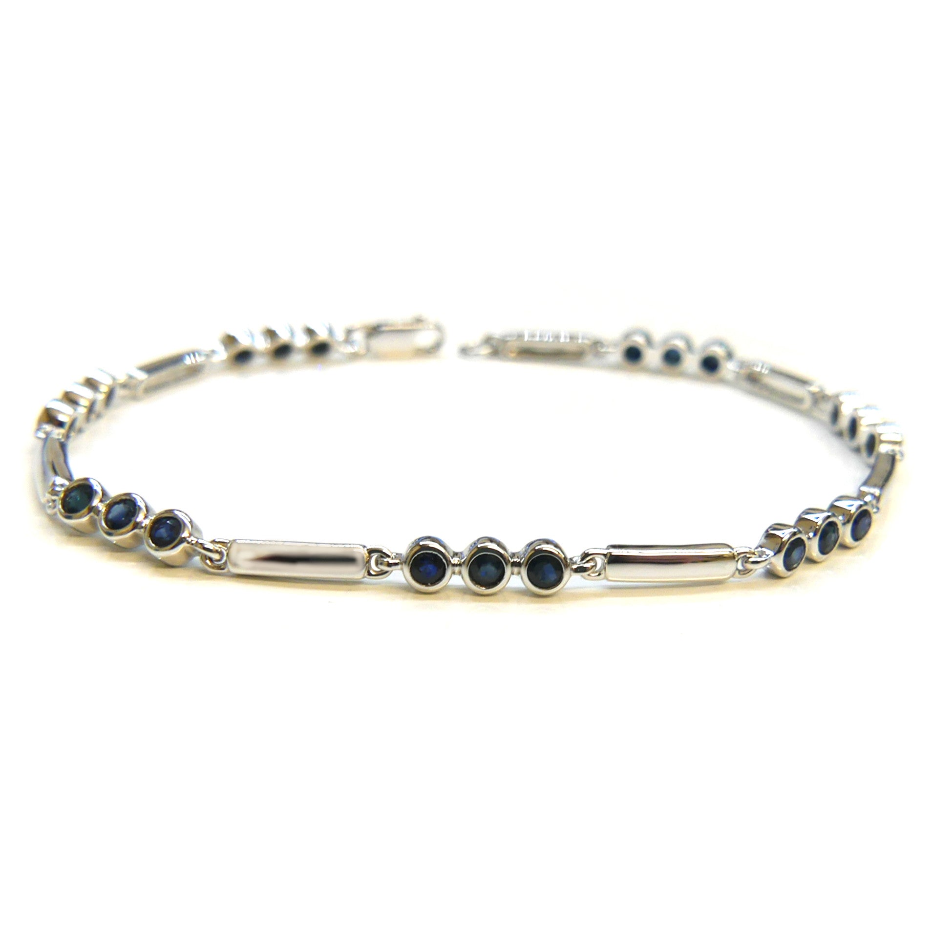 9ct White Gold Sapphire Bracelet B126