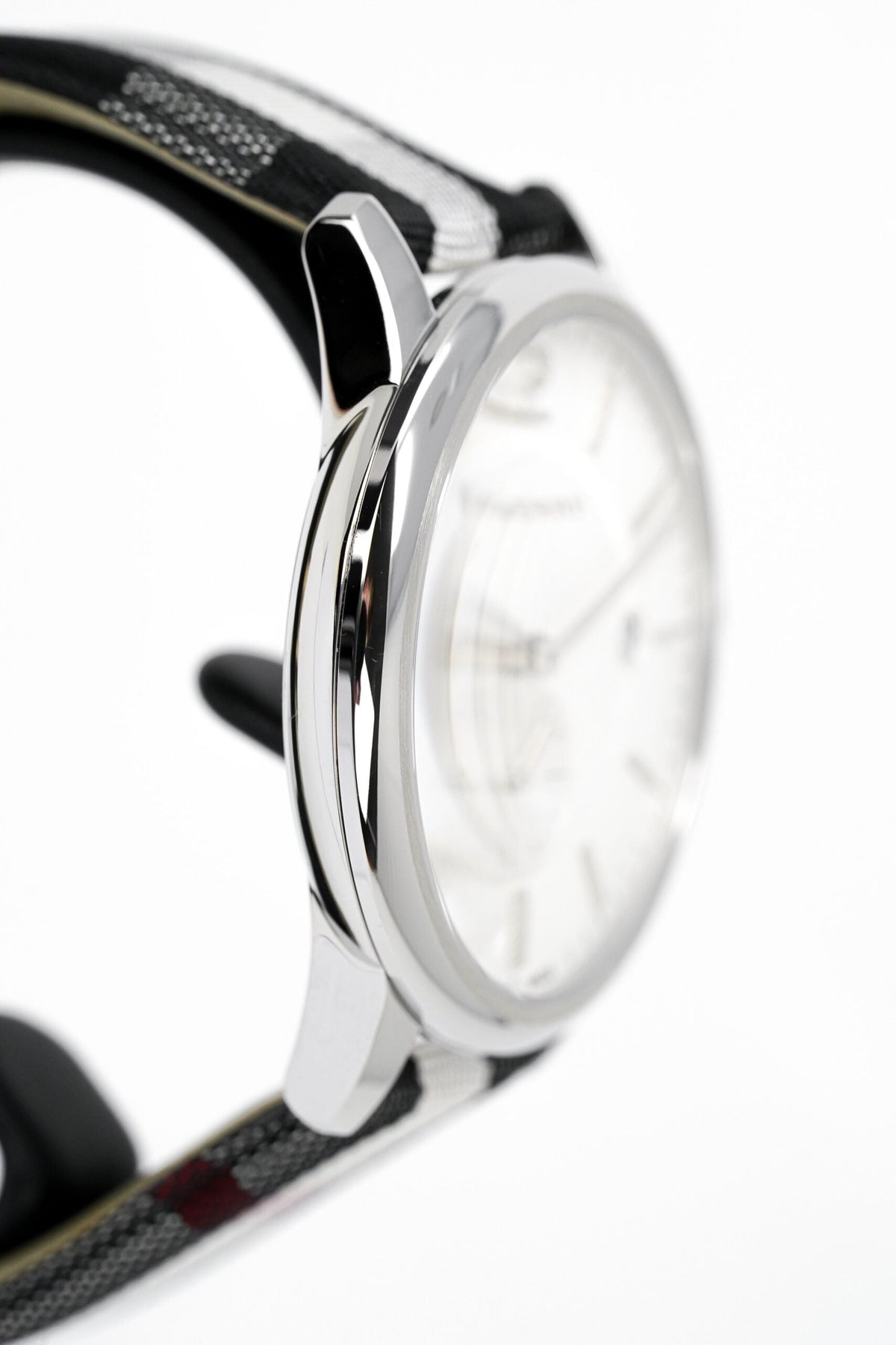 Burberry Mens Watch The Classic Horseferry Silver Bu10002