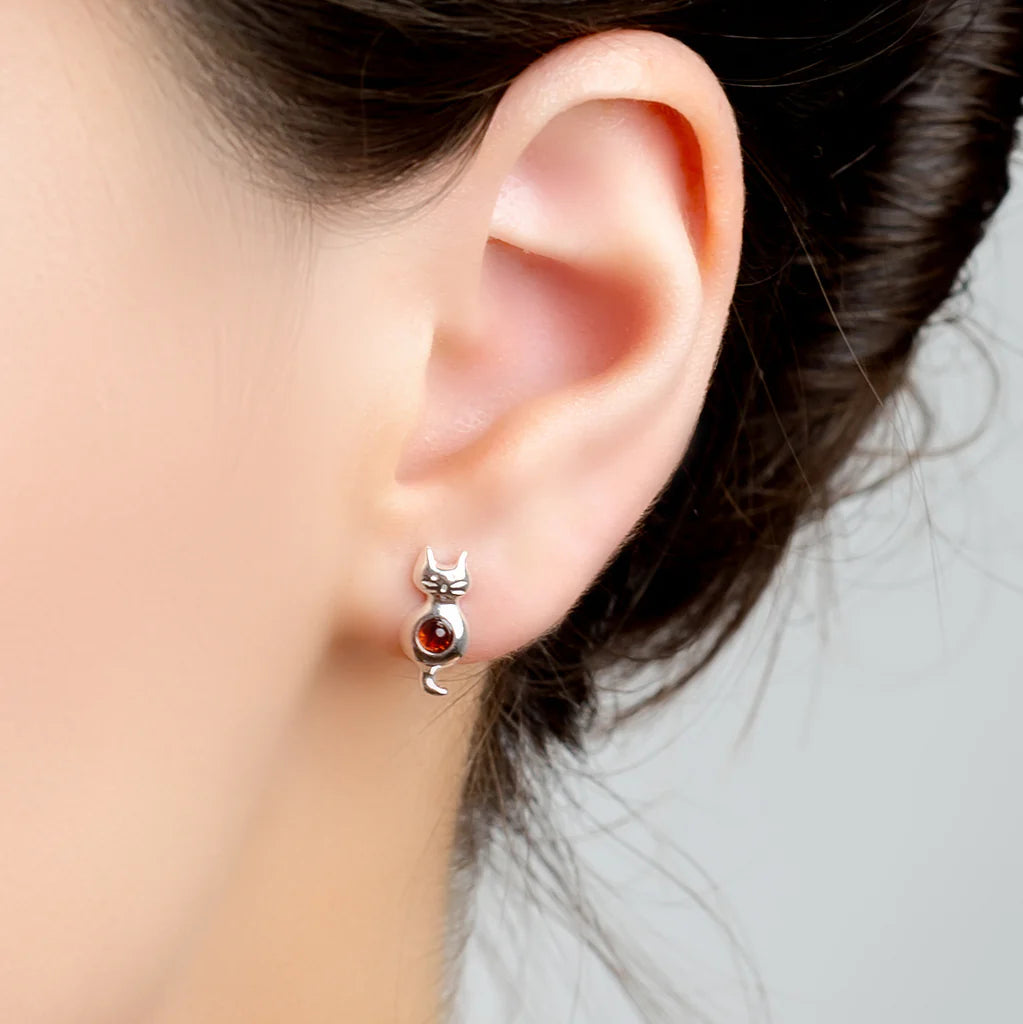 Henryka Sitting Cat Stud Earrings in Silver and Amber model