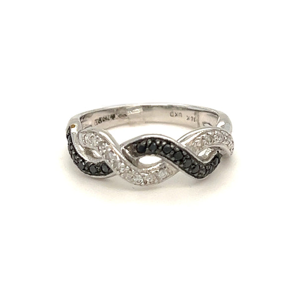 18ct White Gold Black and White Diamond Ring